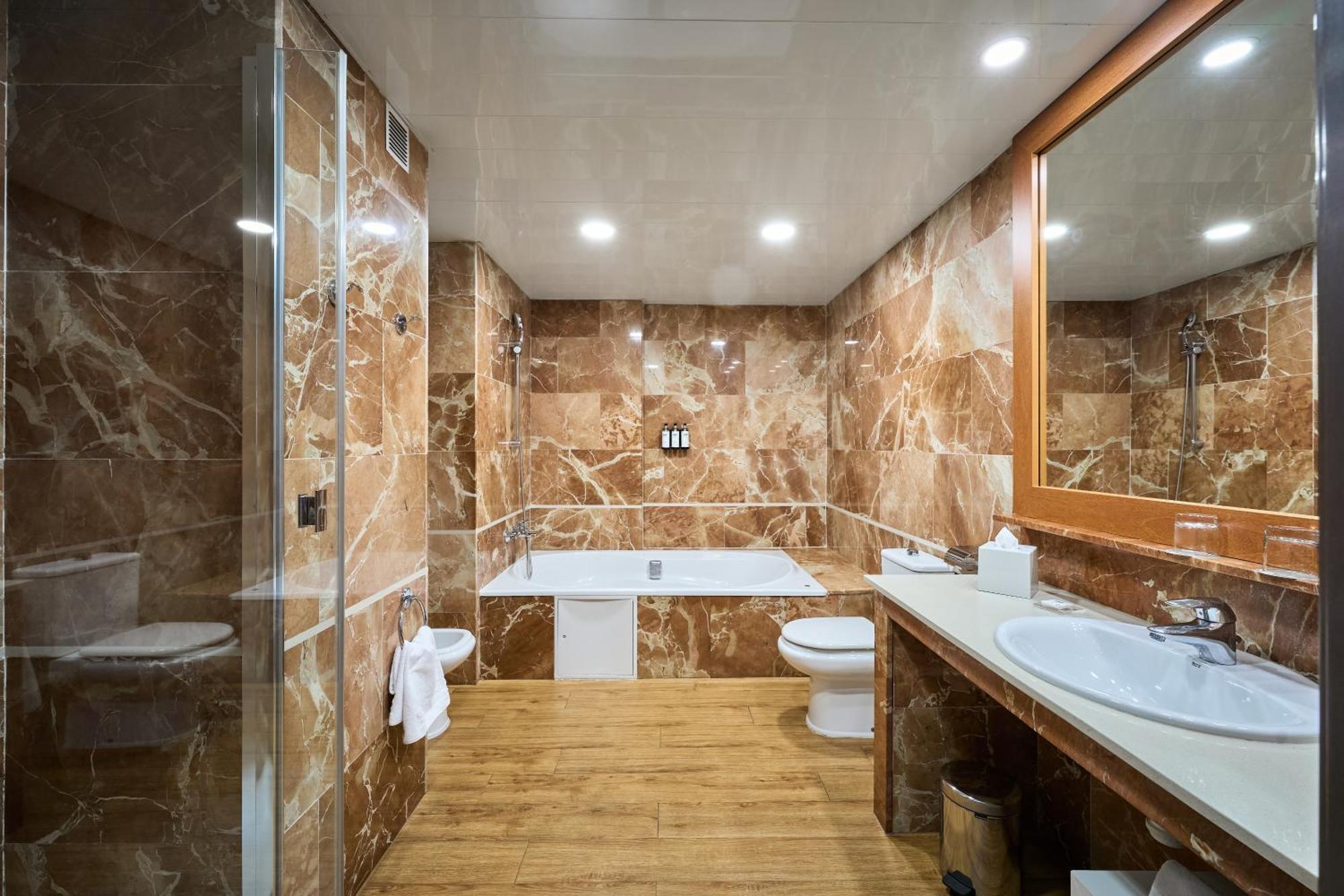 Catalonia Bristol Otel San Andrés de la Barca Dış mekan fotoğraf