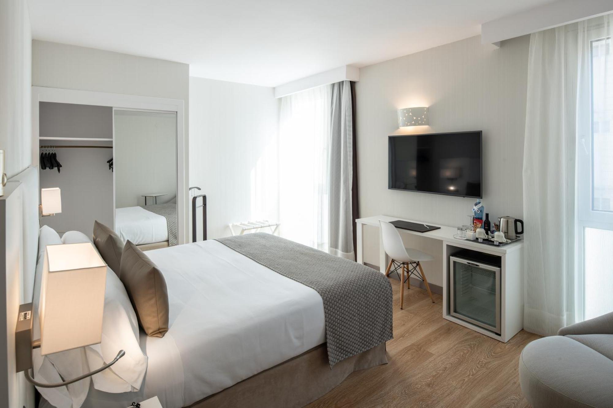 Catalonia Bristol Otel San Andrés de la Barca Dış mekan fotoğraf